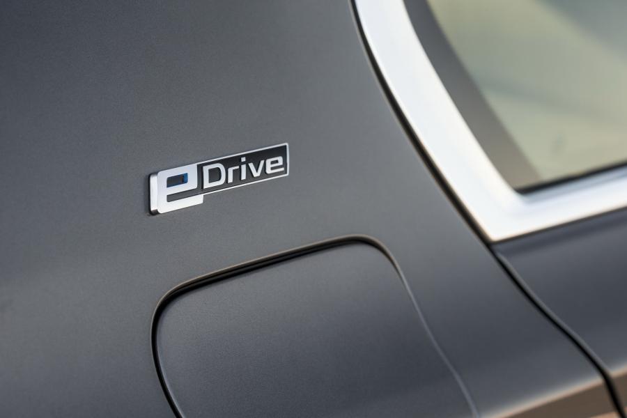 Детали экстерьера BMW 740e iPerformance (G11) 2018 года  (NA) (фото 34 из 40)